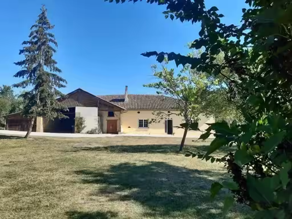 Ferme commingeoise de plain-pied et son parc arboré à Fustignac